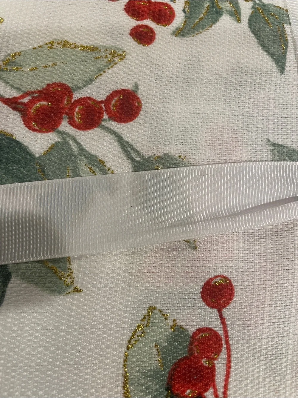 NWT Cupcakes and Cashmere Christmas Tablecloth 60